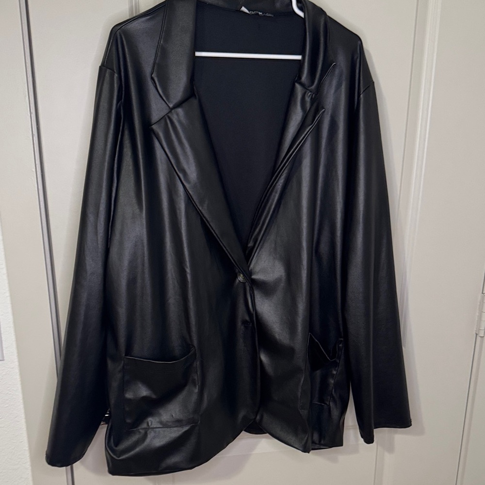 PrettyLittleThing Black Faux Leather Blazer